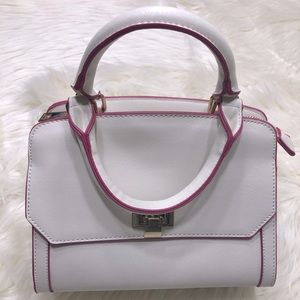 🌺London Crossbody Satchel!! Perfect for Spring 🌺